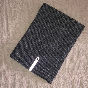 Lululemon Vinyasa Scarf - Black/Grey
